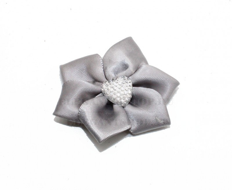 Szatén rózsa strasszkővel