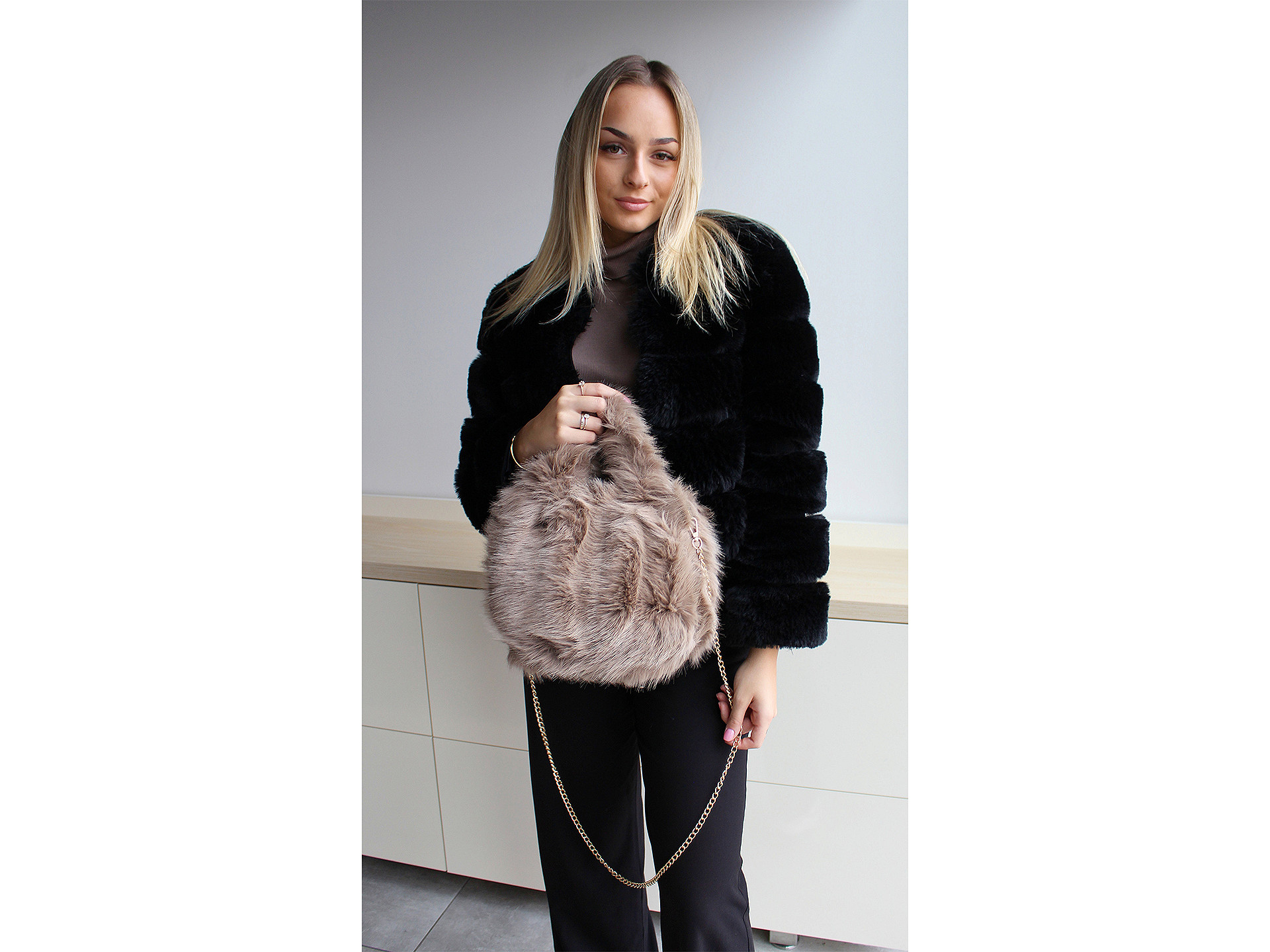 Műszörme kézitáska - 30 x 25 cm